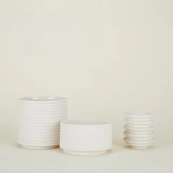 Contour Ribbed Planter - White -ferm LIVING Store AMO.800.10.XXX .000 a RT df6f5f75 38fb 4d53 87cb 6a630acef784
