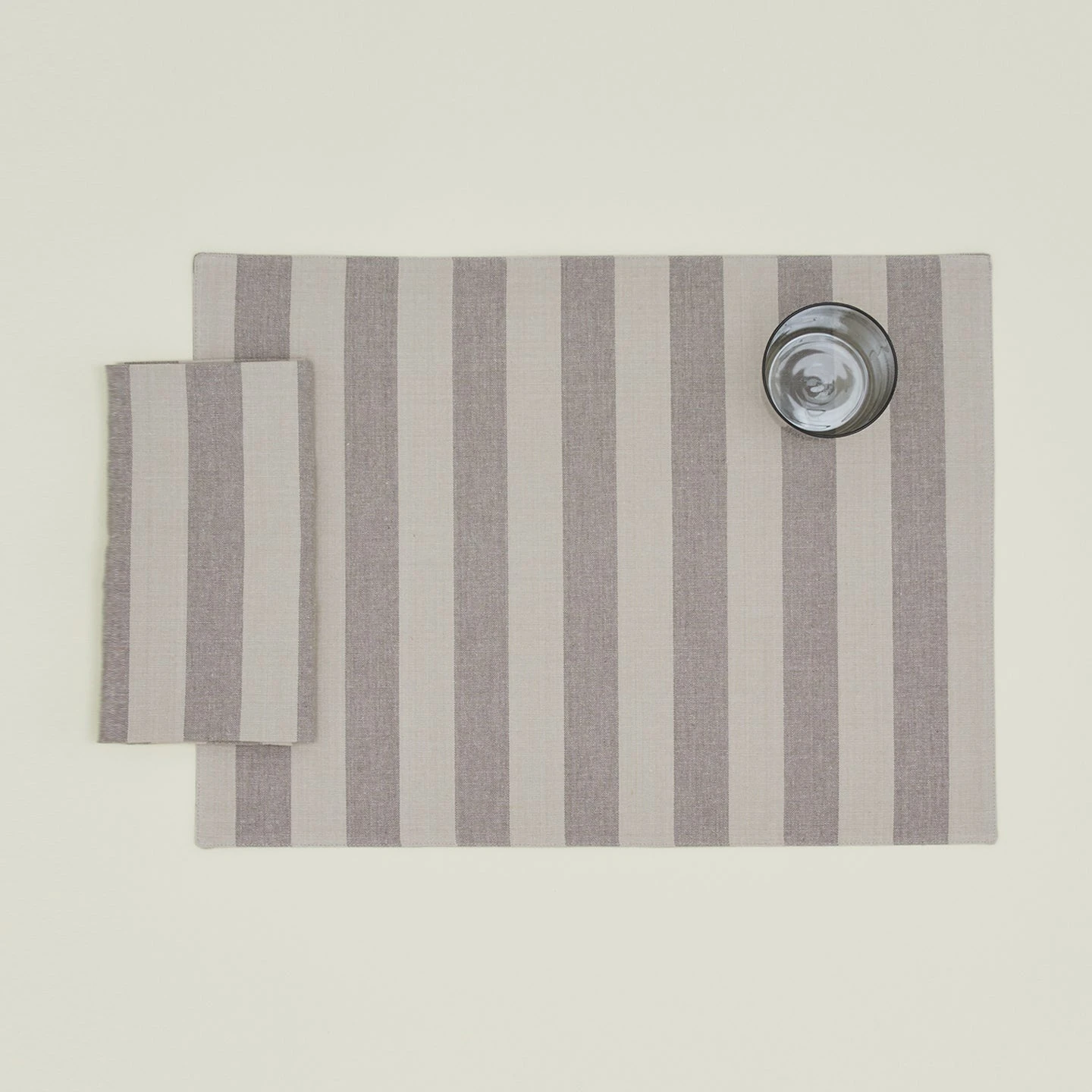 Essential Striped Dinner Napkin, Set Of 4 - Light Grey/Dark Grey 4 Essential Striped Dinner Napkin, Set Of 4 - Light Grey/Dark Grey - Image 2