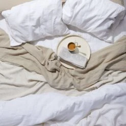 Simple Linen Flat Sheet - Flax -ferm LIVING Store SS20 Day13405 17ff7958 1008 4e61 ab59 ecdbaf536883