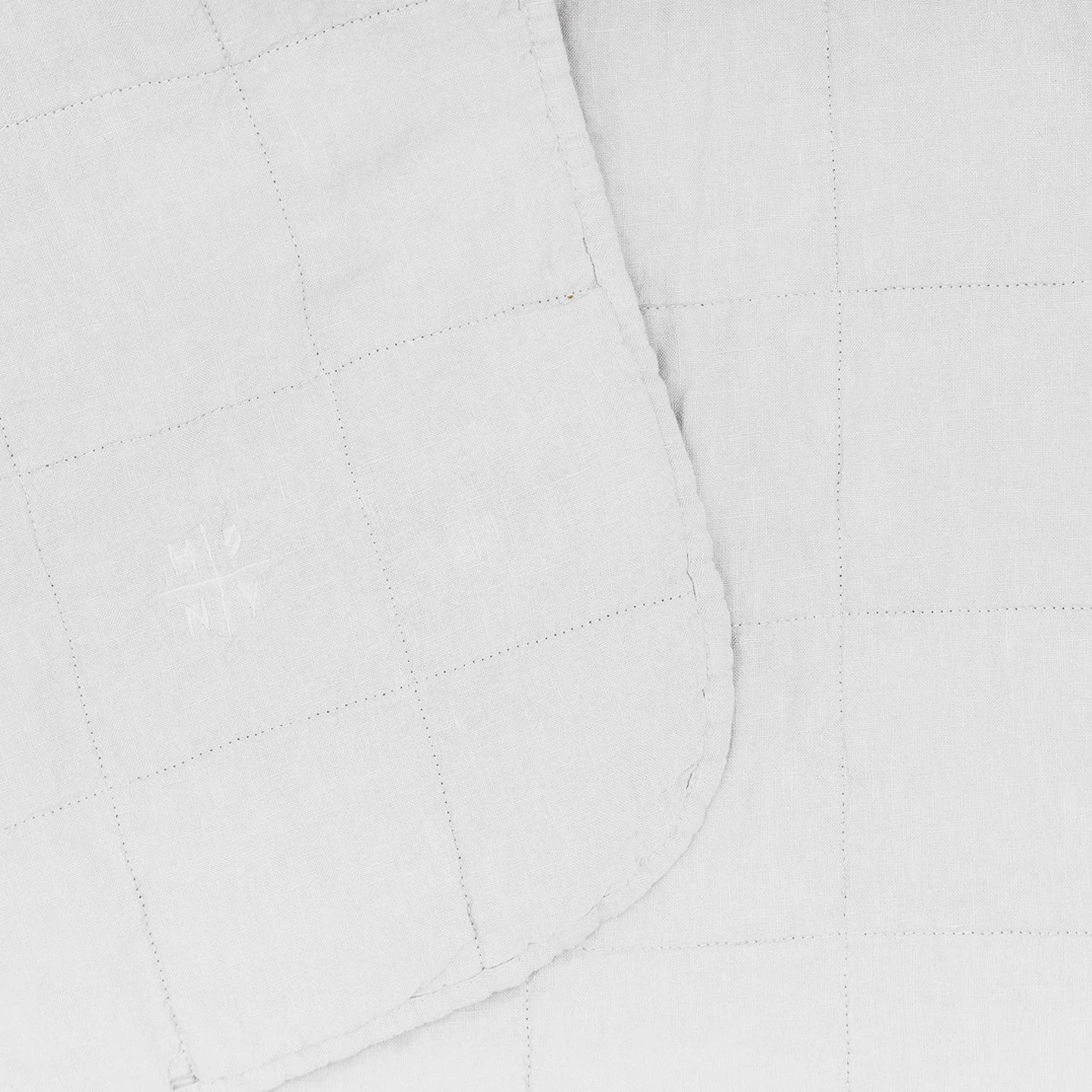 Simple Linen Quilt - White 4 Simple Linen Quilt - White - Image 2